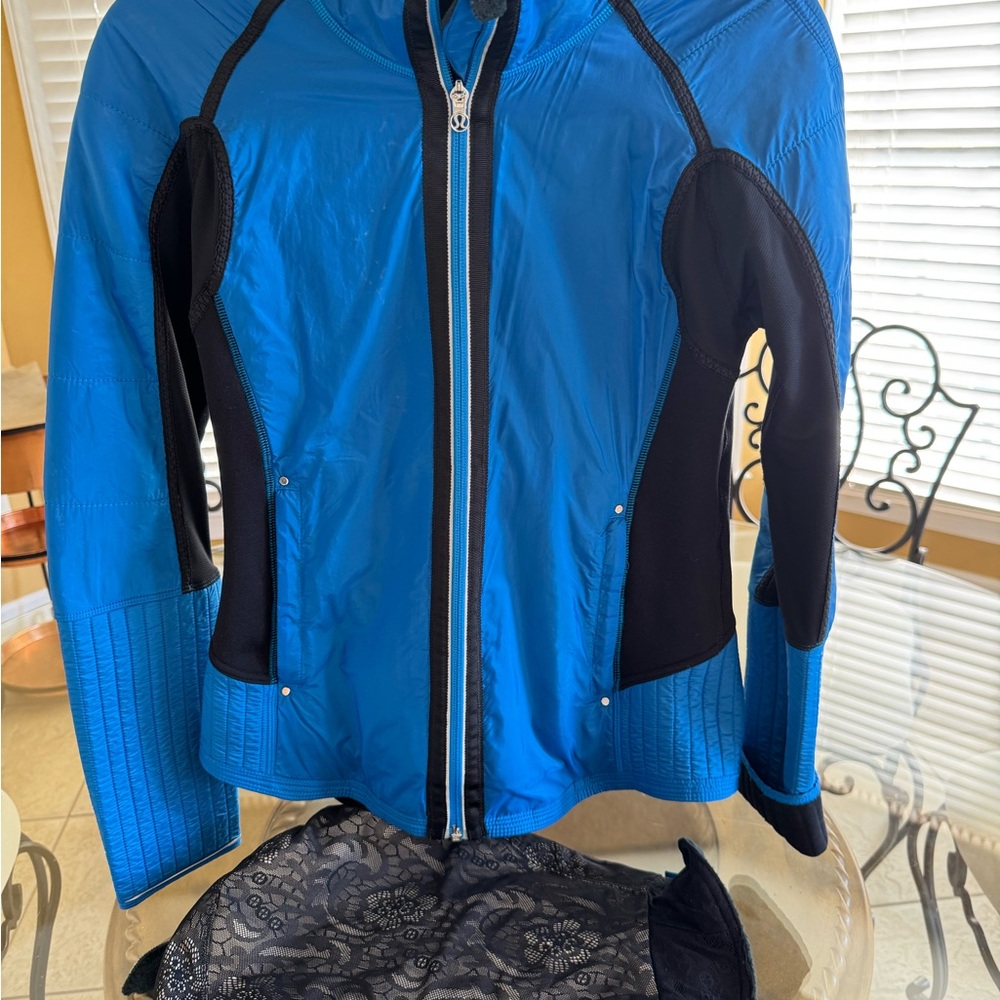 Lululemon Women's Blue and Black Jacket with detachable hood, Water repellent